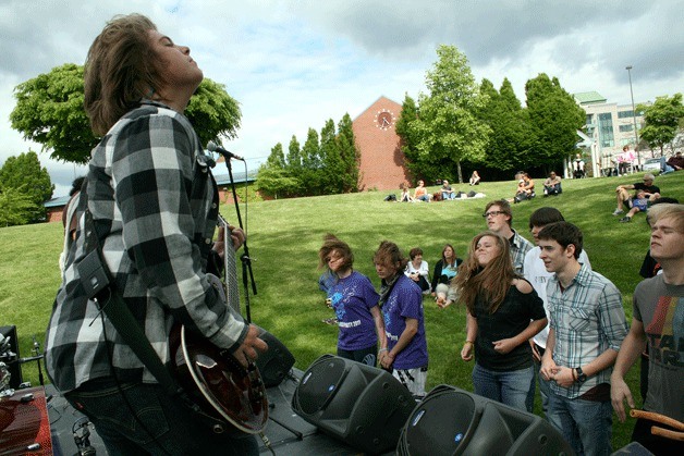 Guitarist Russ Thornburg