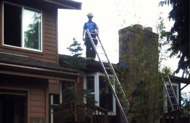 Kirkland firefighters quickly extinguished a  kitchen fire at a house in the Finn Hill neighborhood Wednesday evening.