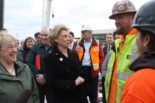 Gov. Christine Gregoire and U.S. Sen. Patty Murray meet with construction workers in Bellevue after announcing plans for the federal stimulus funding that will go toward projects in Washington.