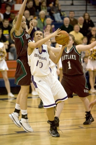Eyes on the prize: Issaquah’s Maddey Pflaumer scored a game-high 10 points