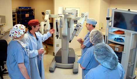 Evergreen Hospital Medical Center staff learn about the da Vinci Surgical System.
