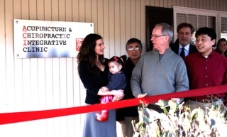 ACI clinic recently celebrated its grand opening. Mayor James Lauinger (center) and clinic staff cut the ribbon.