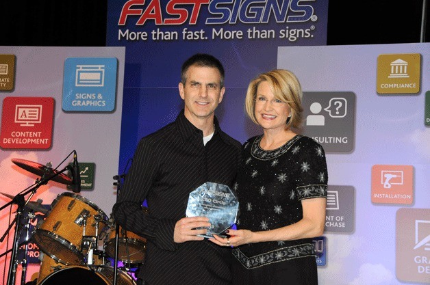Kirkland Fastsigns owner Greg Shugarts receives the CEO Circle Award.