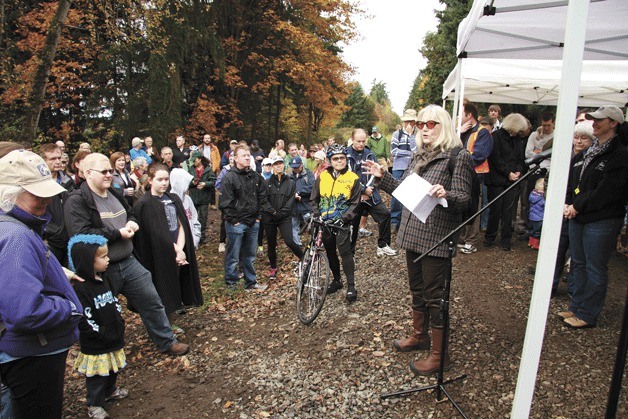 Kirkland Mayor Joan McBride speaks to more than 200 Kirkland residents on Sunday to celebrate the Cross Kirkland Corridor’s continuing transformation.