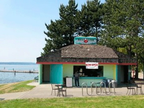 Agua Verde Cafe & Paddle Club will celebrate its grand opening at Houghton Beach Park Saturday.
