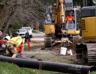 Shoreline Construction Company workers replace an aging water main along NE 75th Street. The six-week project began this week in the South Rose Hill neighborhood.
