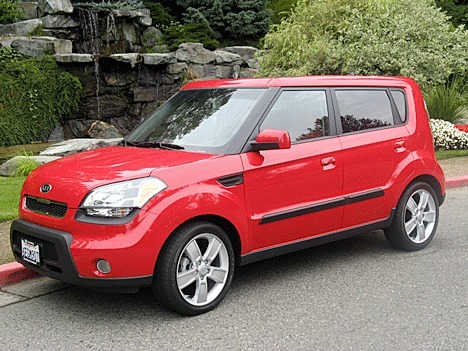 The 2010 Kia Soul in molten red.