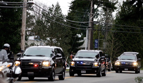 President Barack Obama flew from Everett to Kirkland and landed at Northwest University Friday afternoon. Police and the Secret Service blocked off N.E. 53rd St. as Obama's motorcade then traveled to Bellevue for two private fund raisers. Hundreds of people lined the street at a chance to get a glimpse.