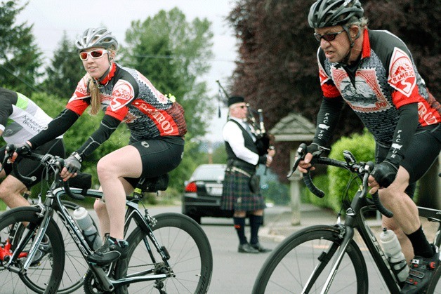 Neil Hubbard plays his bag pipes at the top of Winery Hill during the 7 Hills of Kirkland bike event.