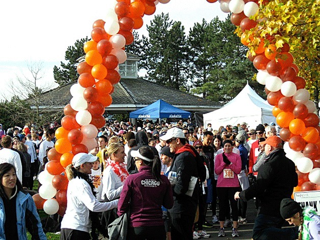Hundreds of runners and walkers gathered at Marina Park in Kirkland on Sunday for what has become a Thanksgiving tradition for many King County residents.