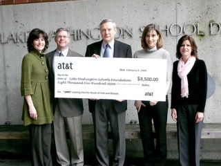 AT&T Foundation officials join with LWSD and award the LINKS Program $8