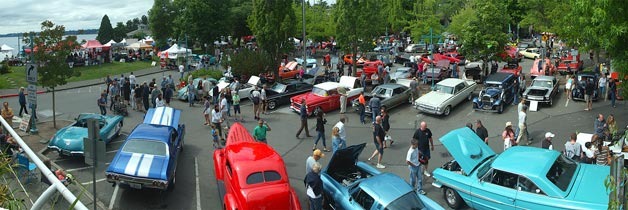 Spectators check out the hundreds of hot rods