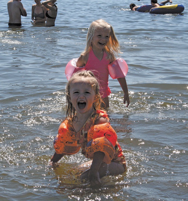 Elsie Ann McDaniel (front) plays with her friend Taylor Shapiro at Juanita Beach Park on Tuesday afternoon