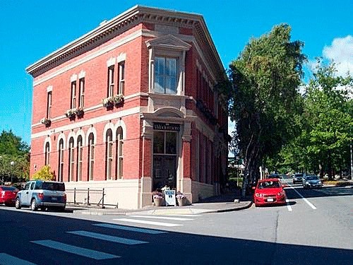 A Kirkland couple has purchased the historic Joshua Sears Building on Market Street.