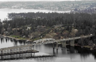 A view of the I-520 bridge.