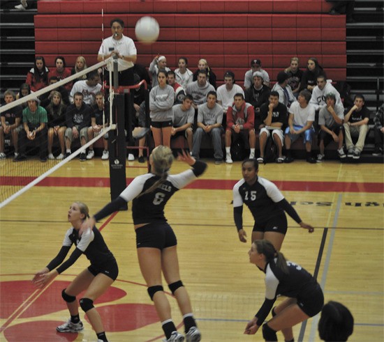 The Juanita volleyball team looks to make a scoring play as (from left) Alex Gollesrud