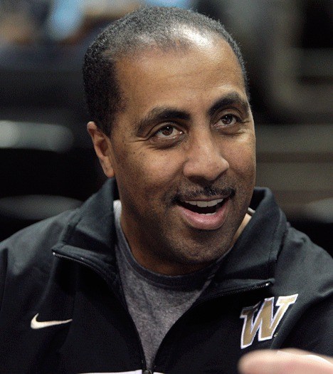 University of Washington Men’s Basketball Coach Lorenzo Romar will be the keynote speaker at Youth Eastside Services’ (YES) annual Invest in Youth Breakfast on April 26 at the Hyatt Regency in Bellevue.