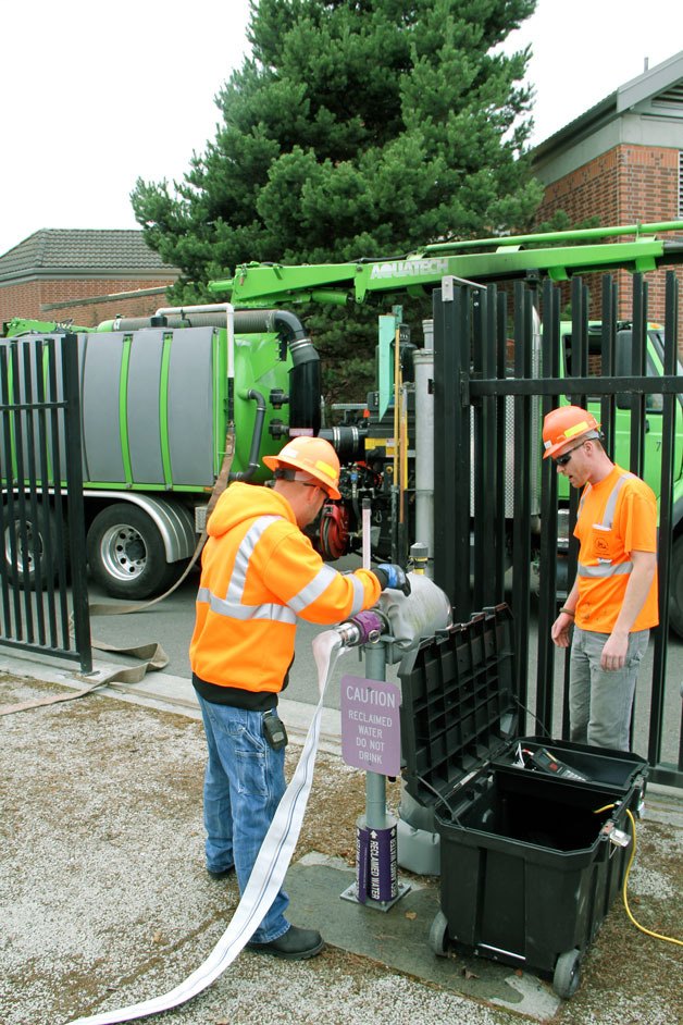 Kirkland Public Works maintenance workers fill city’s vactor truck with reclaimed water from King County’s Brightwater Treatment Plan as part of new agreement between the two agencies.