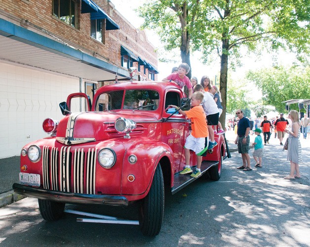 Car enthusiasts line downtown Kirkland streets for classic car show