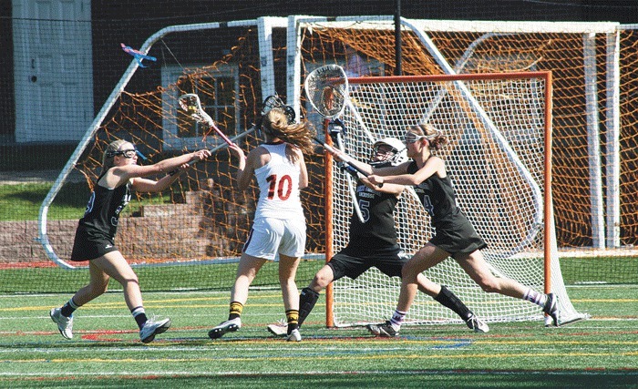 Lake Sammamish sophomore midfielder Hannah Linsky