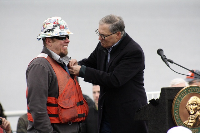 Gov. Jay Inslee thanks the work put forward by thousands of Washingtonians to make the 520 bridge happen