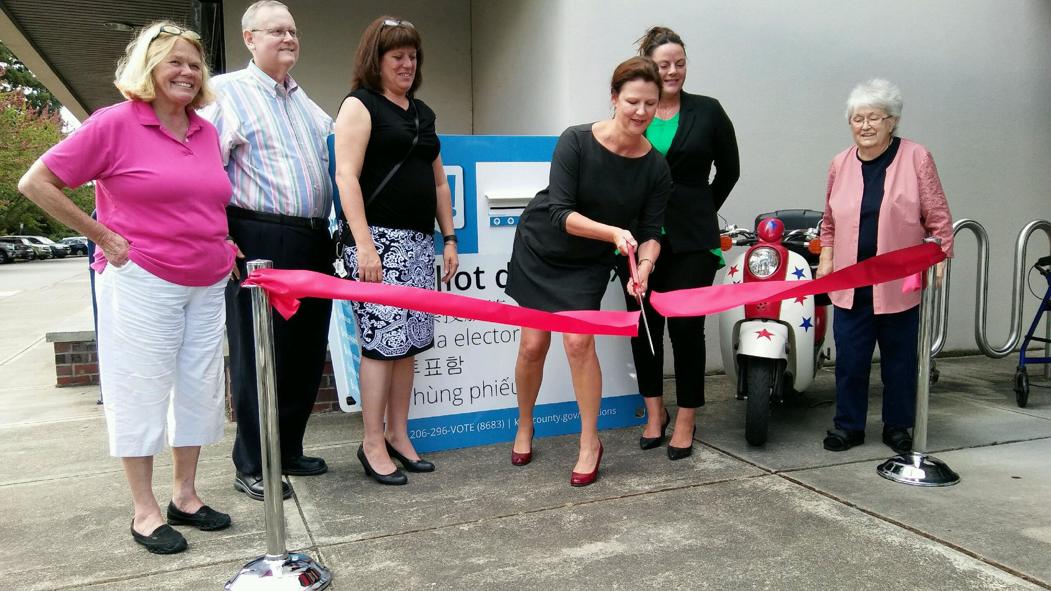 Kirkland Mayor Amy Walen cuts the ribbon on the new ballot box located at Kirkland City Hall surrounded by City and King County Council members. AARON KUNKLER/Kirkland Reporter