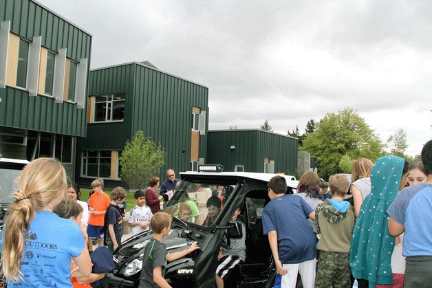 Students at AG Bell Elementary get an up-close look at the KPD's UTV.