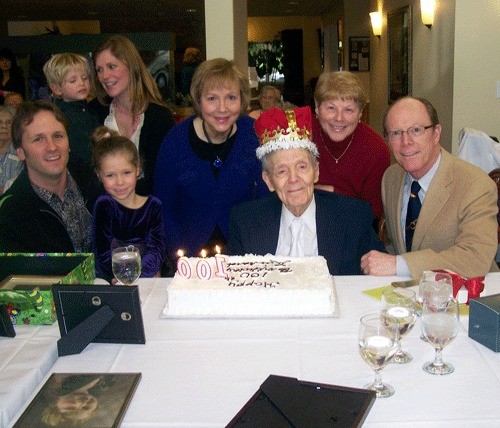 Áegis Lodge resident Richard Frank recently celebrated his 100th birthday with family and friends.
