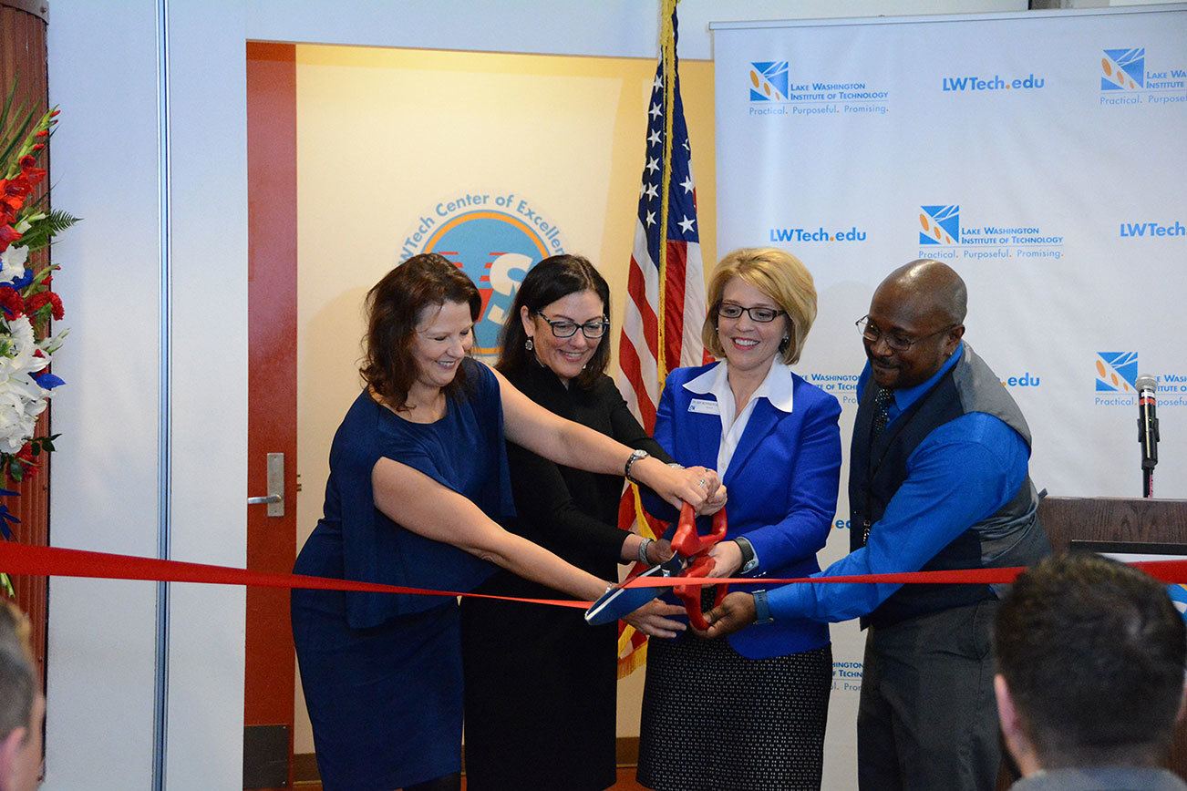 Kirkland Mayor Amy Walen, Congresswoman Suzan DelBene, Lake Washington Institute of Technology President Dr. Amy Morrison Goings and Center of Excellence for Veteran Student Success (CEVSS) Coordinator Ahmad Bennett cut the ribbon to officially open the center at LWTech. Submitted photo
