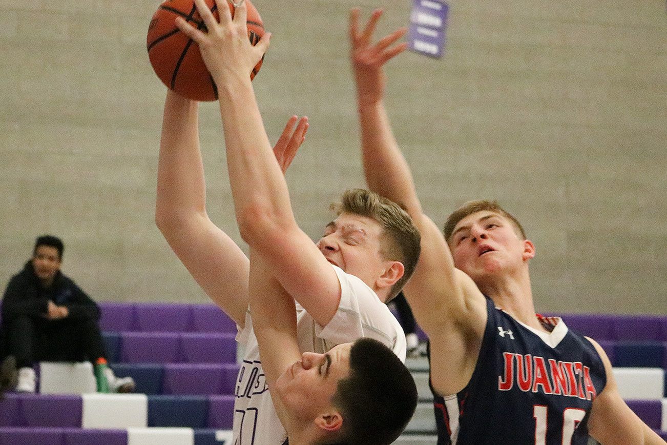 Lake Washington boys win thriller over Juanita