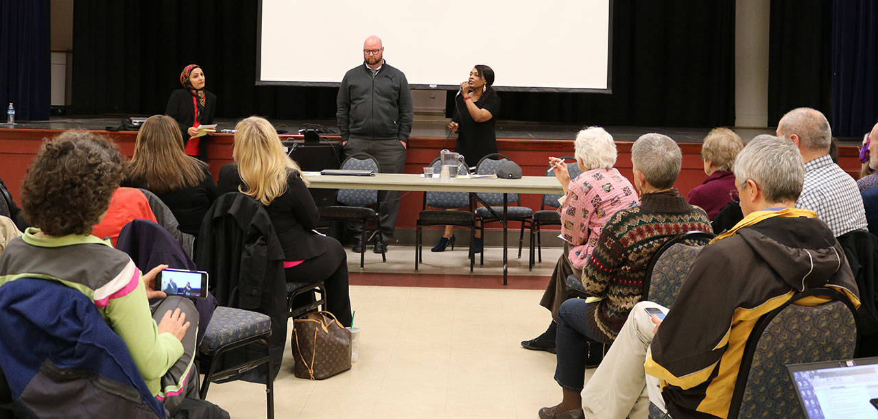 Redmond police chief, attorneys and LWSD superintendent discuss immigration at forum