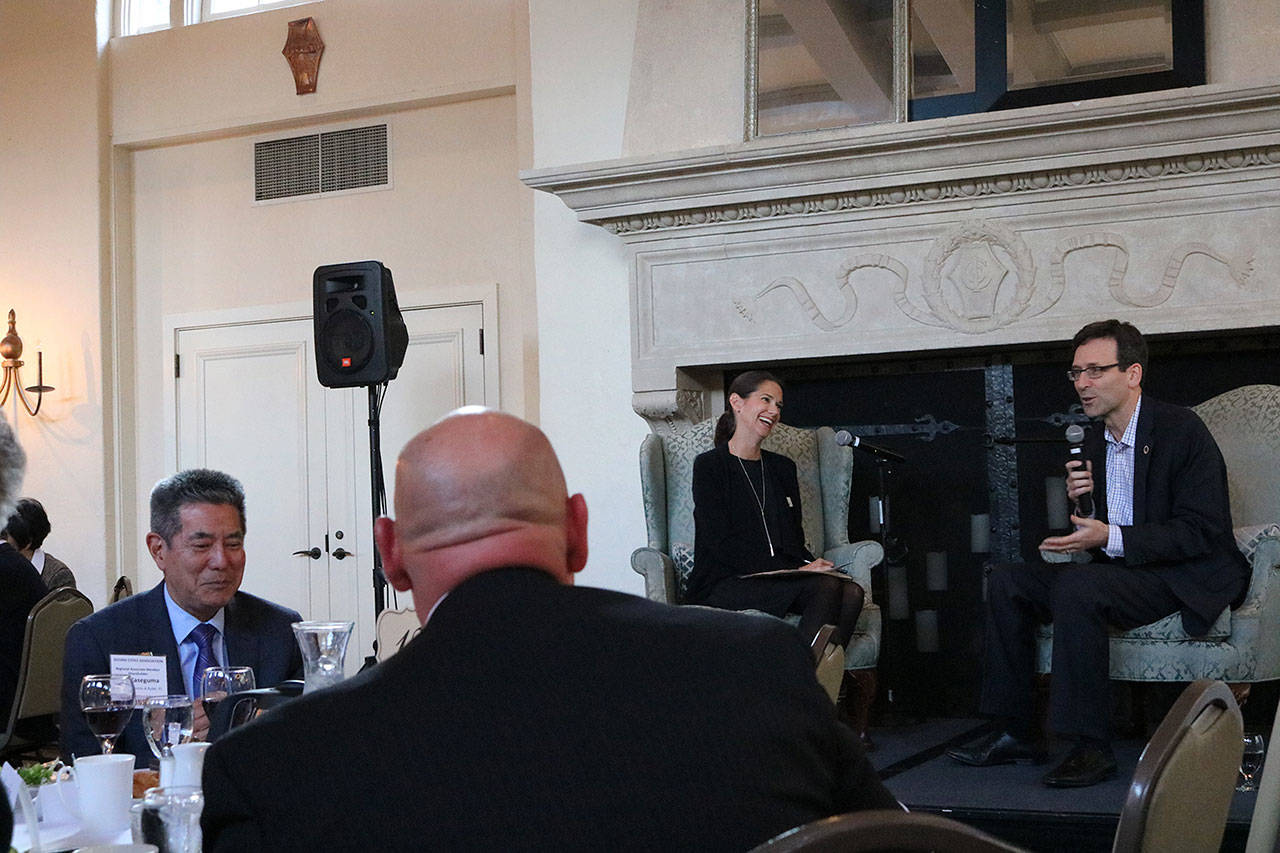 Sound Cities Association (SCA) Executive Director Deanna Dawson and Washington State Attorney General Bob Ferguson speak at a SCA dinner in Kenmore. CATHERINE KRUMMEY/Kenmore Reporter