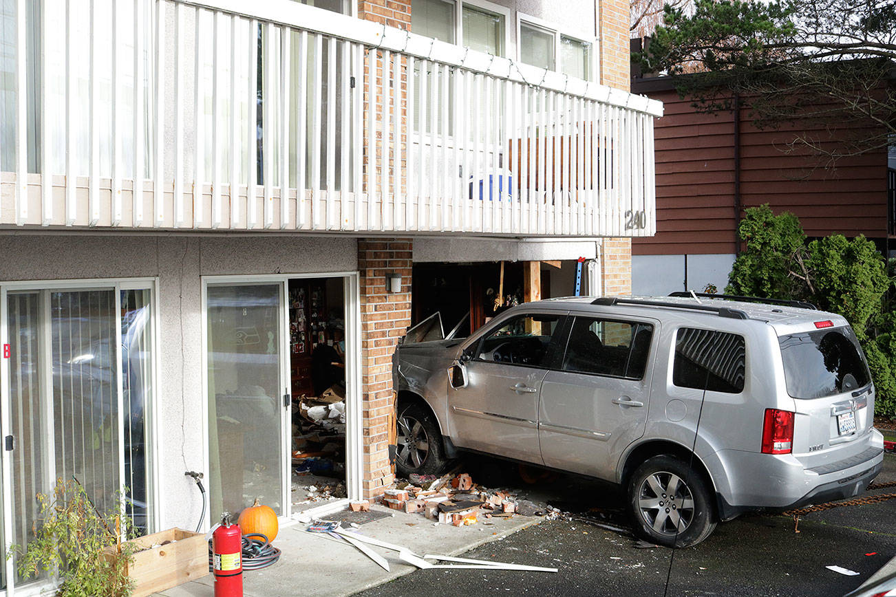 A tow truck pulls the damaged from the wrckage. Kailan Manandic, Kirkland Reporter