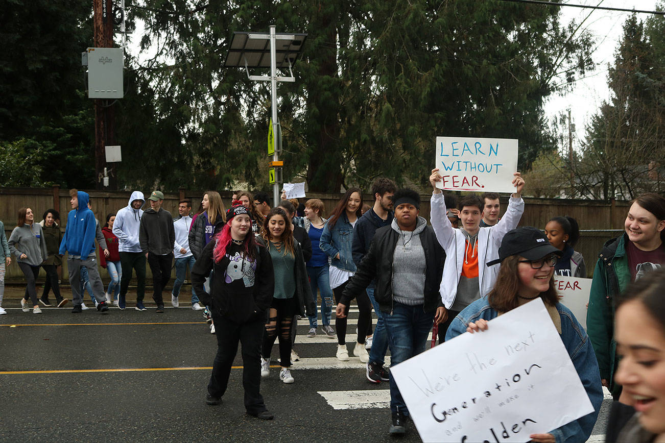 Kirkland-area students walk out of class to commemorate Parkland victims | Photos