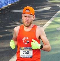 Shaun Frandsen runs in a previous race. Photo from the Club Northwest website