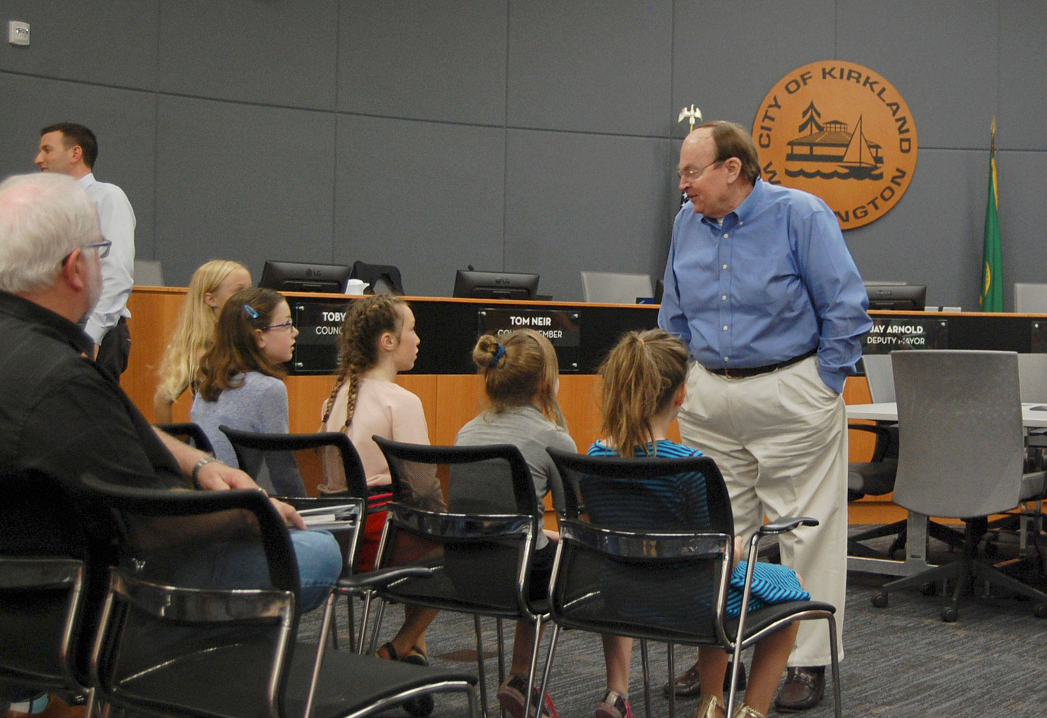Kirkland City Council member Dave Asher talks to the girls proposing a plastic bag ban before the May 15 meeting. Katie Metzger/staff photo