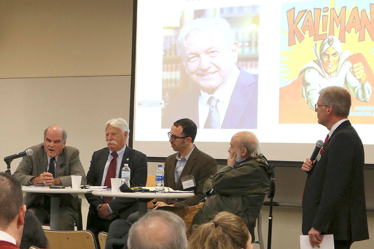 From L-R: Panelist Roderic Camp from Claremont University, William Beezley from University of Arizona, Linda, and Guillermo Sheridan from UNAM-Seattle touched on the subject of U.S.-Mexico relations on Nov. 1 at Northwest University. Stephanie Quiroz/staff photo.