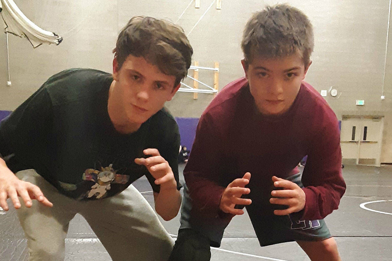 Lake Washington’s Luxes call the wrestling room their second home