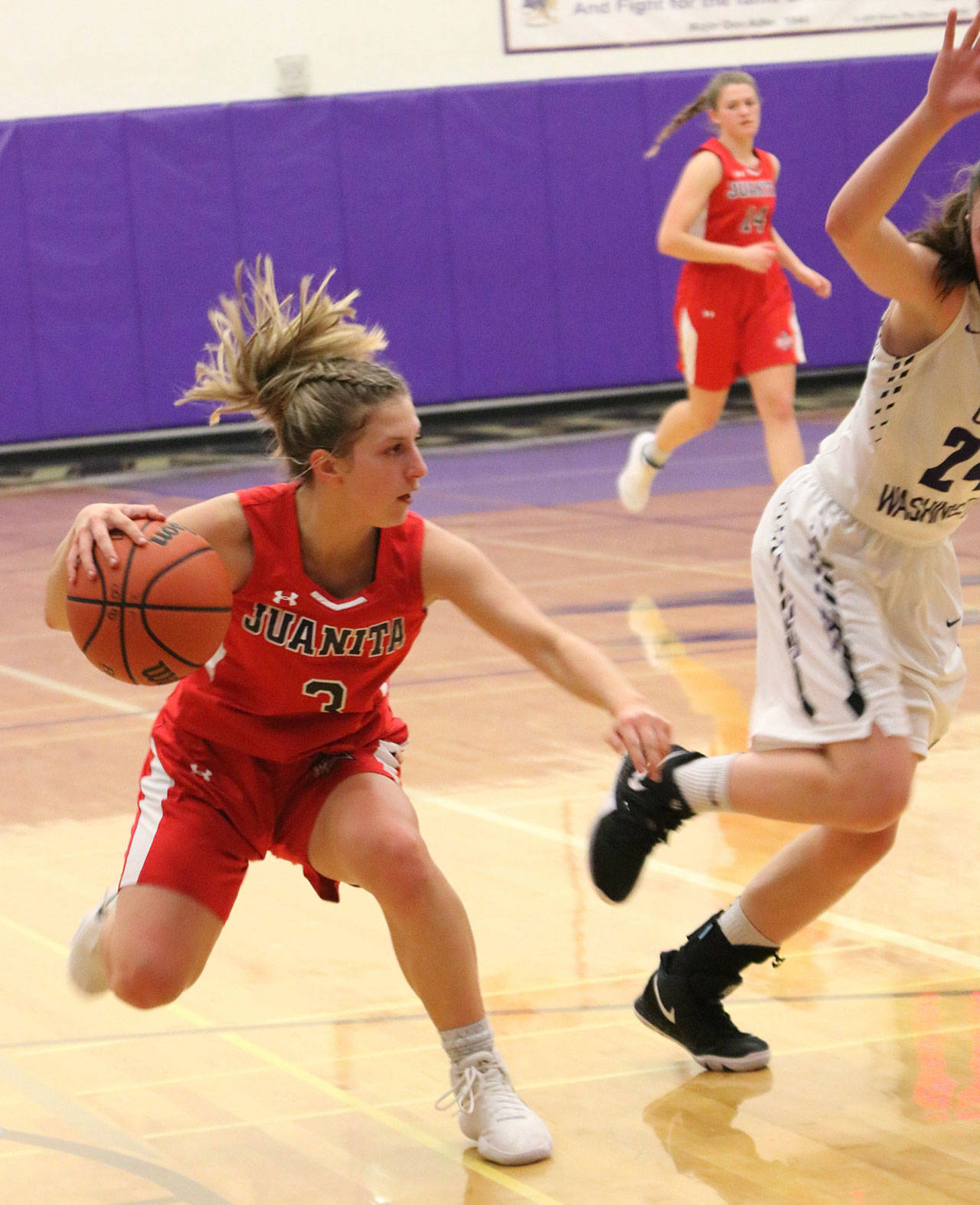Juanita’s Kayla Huff gets the offense moving. Andy Nystrom / staff photo