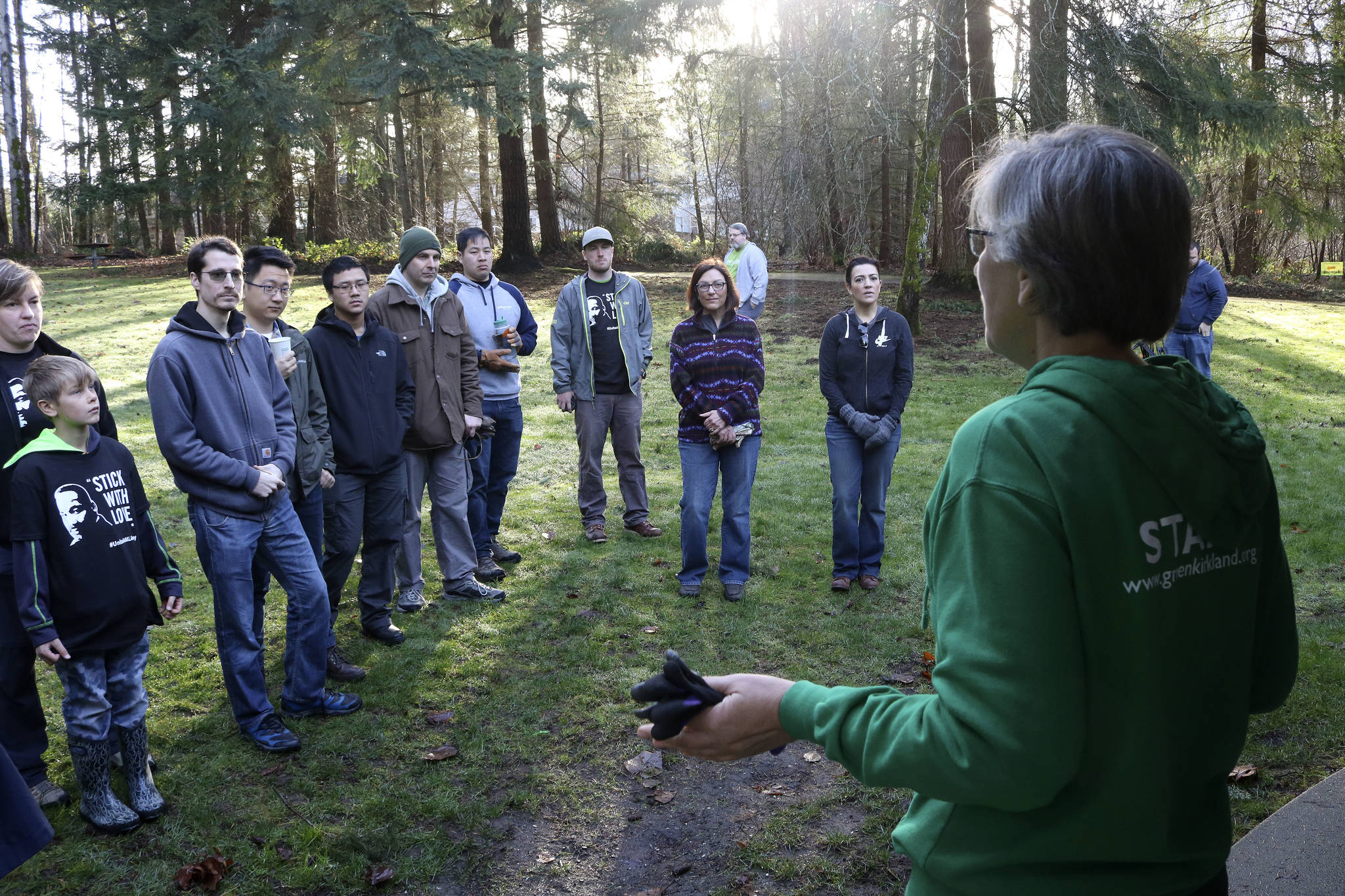 Green Kirkland and University of Washington students supervise local volunteers and demonstrate how to properly and completely remove invasive plants. Kailan Manandic/staff photo