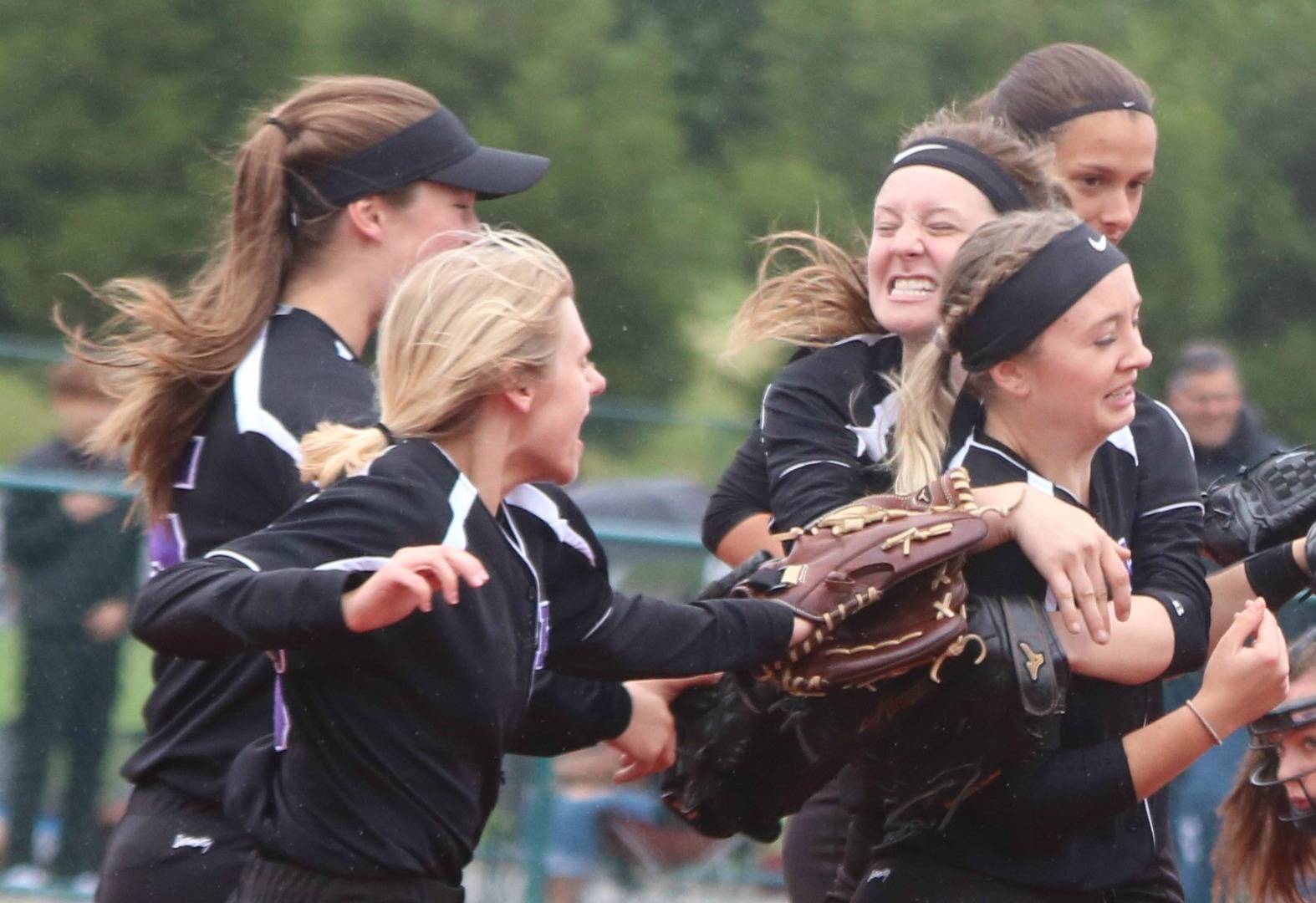 Lake Washington, Juanita compete at 3A state softball tournament