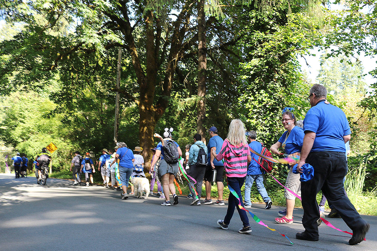 The Kol Ami congregation walking 12 miles to their new shared space in Kirkland on June 29.