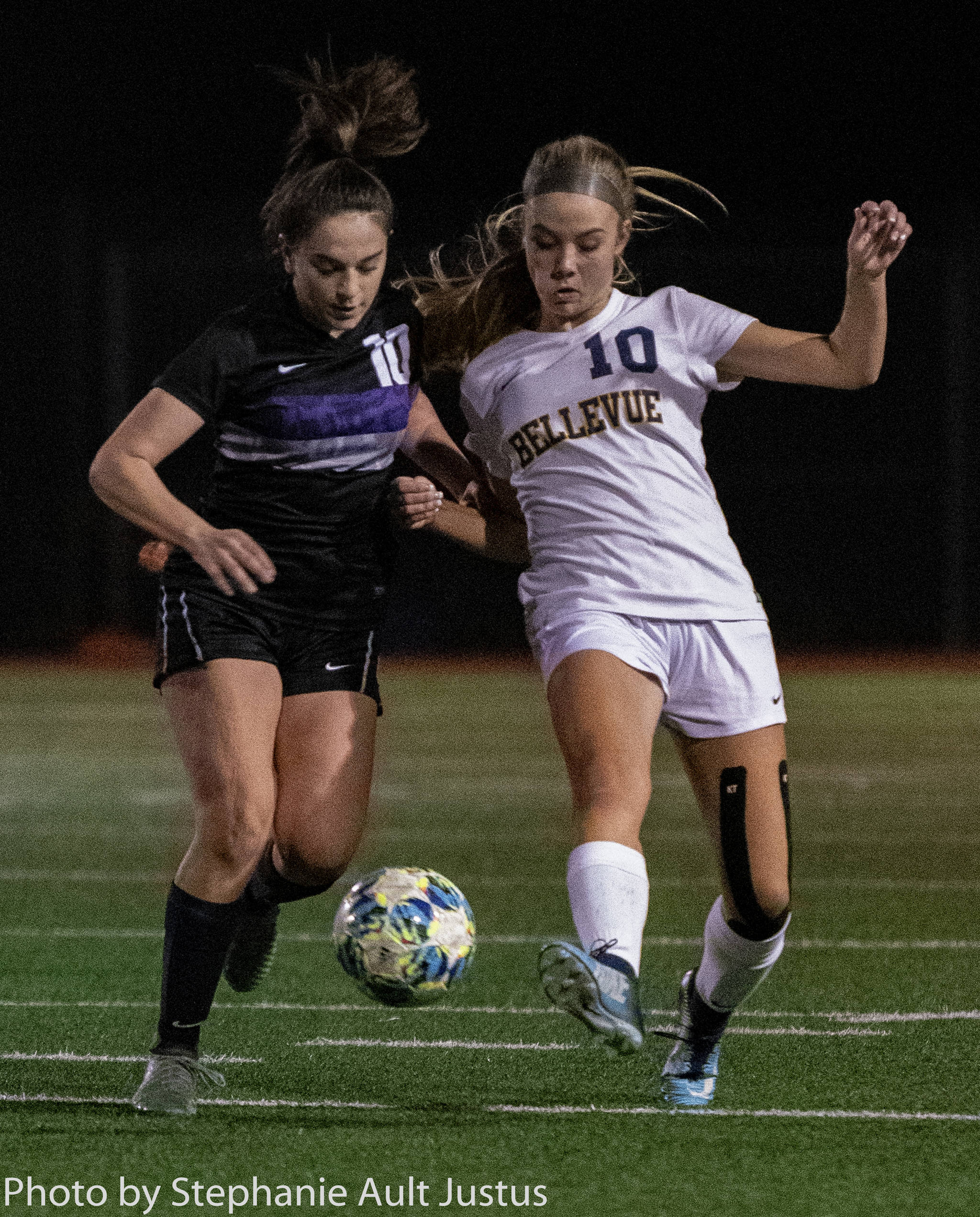 Lake Washington sophomore Abby Nikfard (left) and Bellevue junior Zoe Fowler both go for the ball during the 3A KingCo championship game on Nov. 5. Photo courtesy of Stephanie Ault Justus