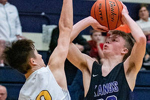 Lake Washington edges Bellevue on the court