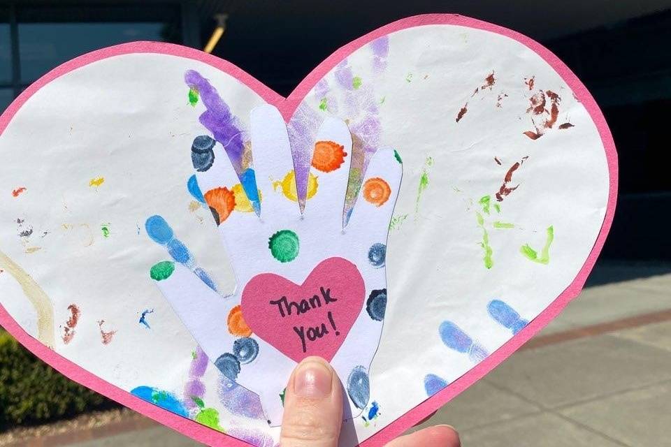 Photos: Students give thank you cards to local health workers