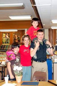 Robert Frost Elementary PTSA art docent Cassandra Sage (center) was awarded the Golden Acorn. Also pictured are her sons.