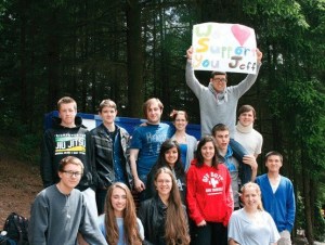 Juanita High School students showed their support for the school’s security guard that the Lake Washington School District dismissed following an incident with a female student.The students held a walk-out at the school on May 23; however