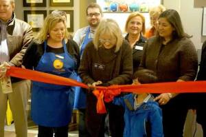 Kirkland Mayor Joan McBride officially welcomed Savrika Tea into the Kirkland community with a ribbon-cutting ceremony on Monday.