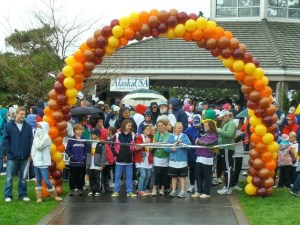 Hopelink's annual Turkey Trot draws 750-plus participants and raises money to provide assistance to low-income families in King County.