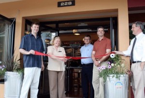 Kirkland Deputy Mayor Penny Sweet cuts the ribbon while Wing Dome general manager Scott Olson